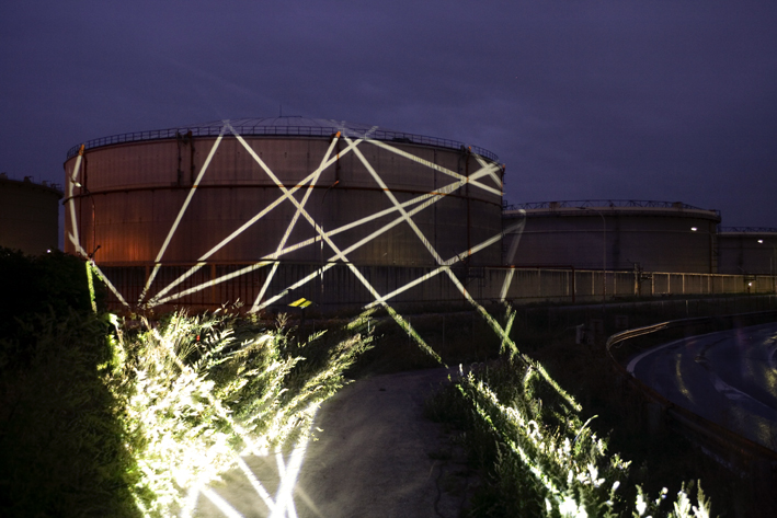 heiko hoefer, Network, intervention, image projections on an oil tank, vienna (A), 2007, (c) photo: walter henisch